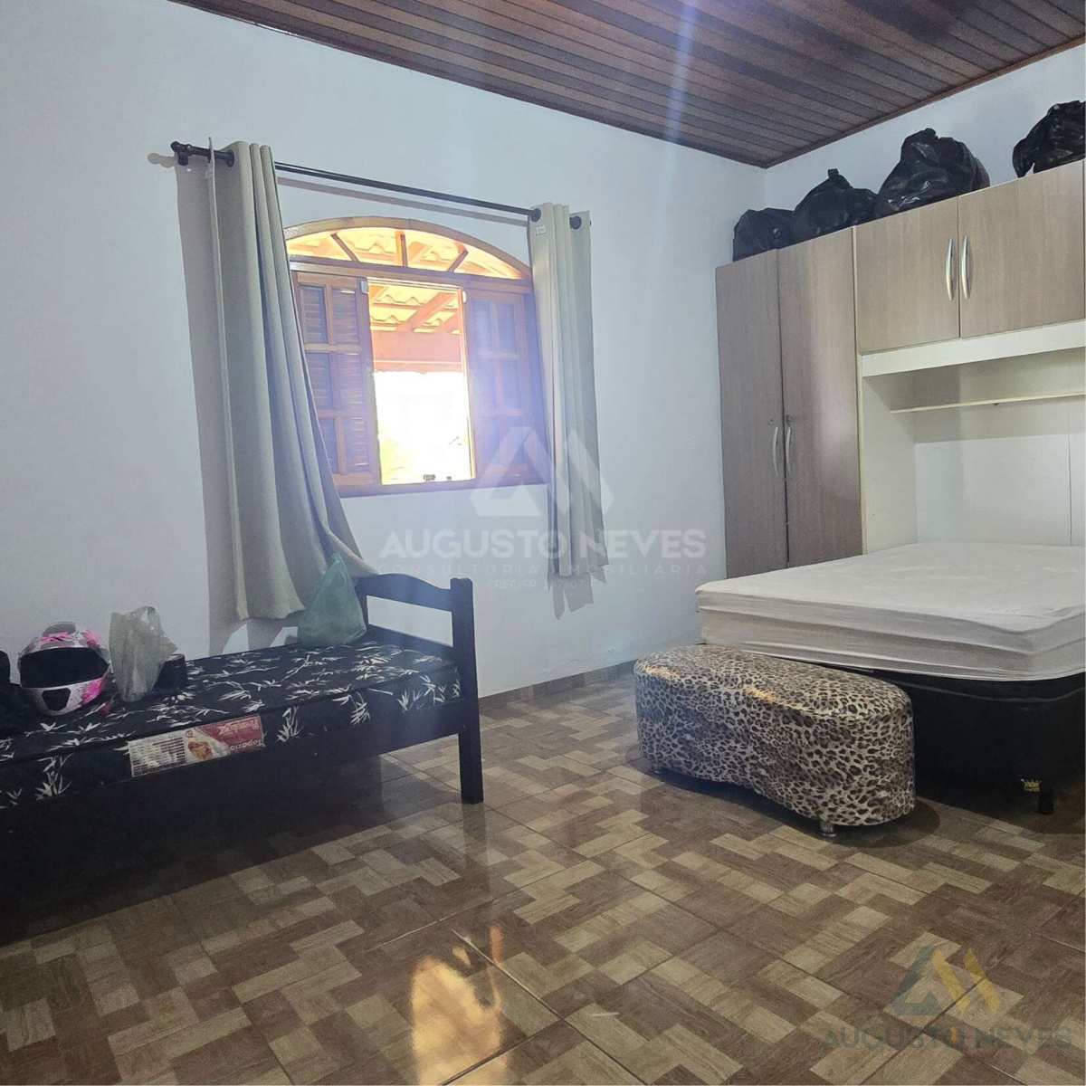  - Casa Estilo chácara à venda em Condomínio no bairro dona Catarina, semi mobiliado