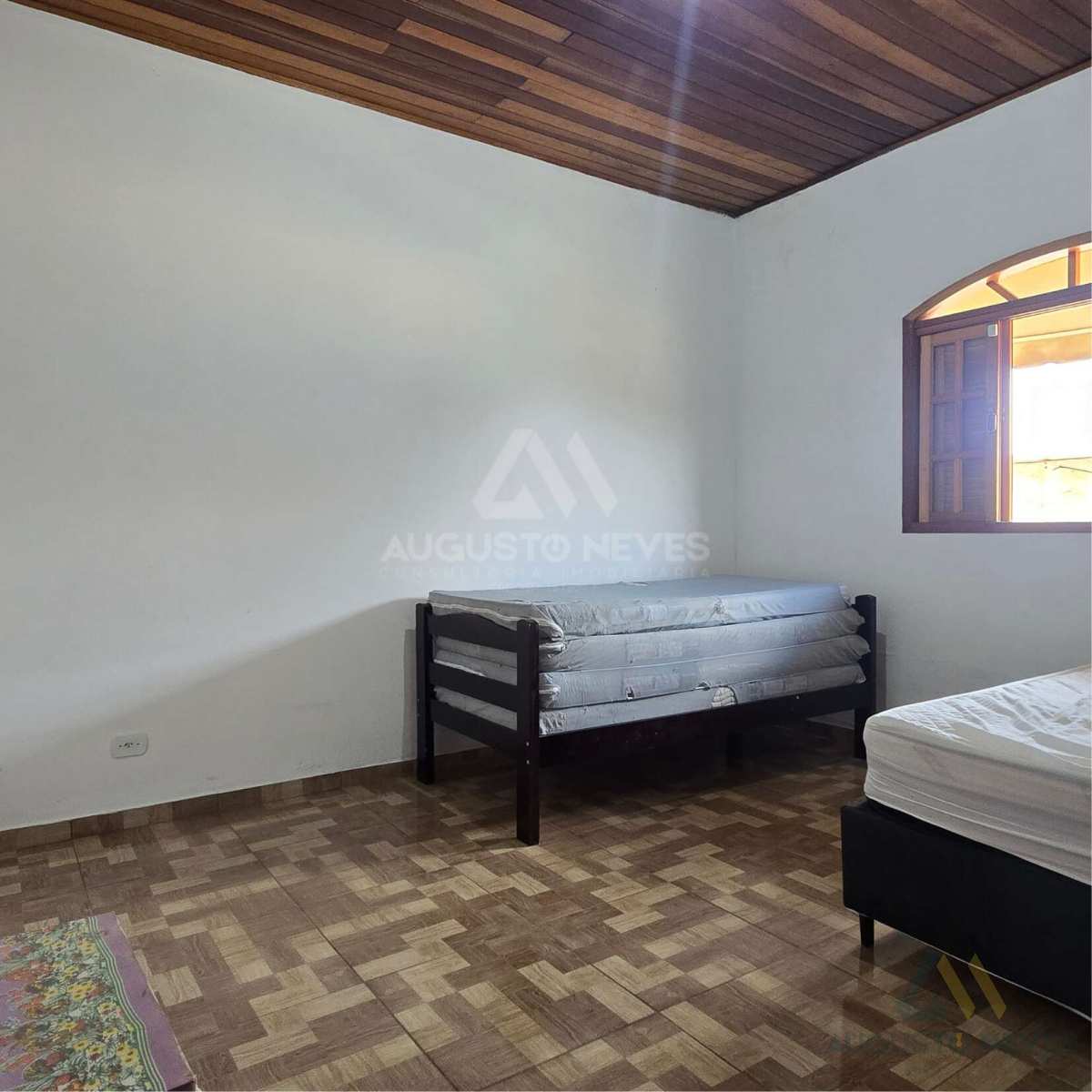  - Casa Estilo chácara à venda em Condomínio no bairro dona Catarina, semi mobiliado