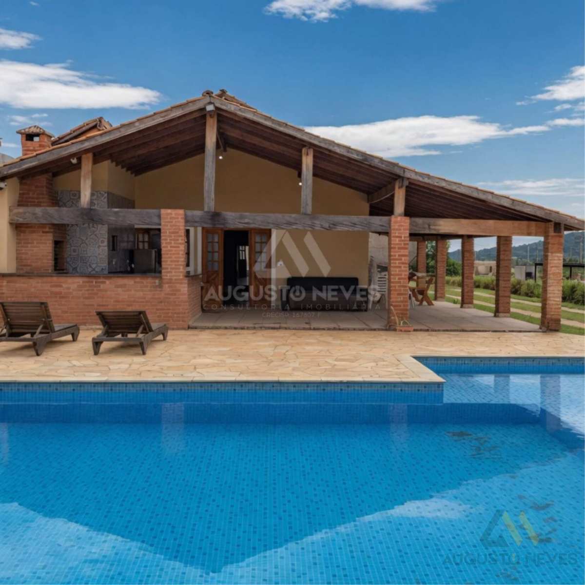  - Chácara à venda, com 4 quartos