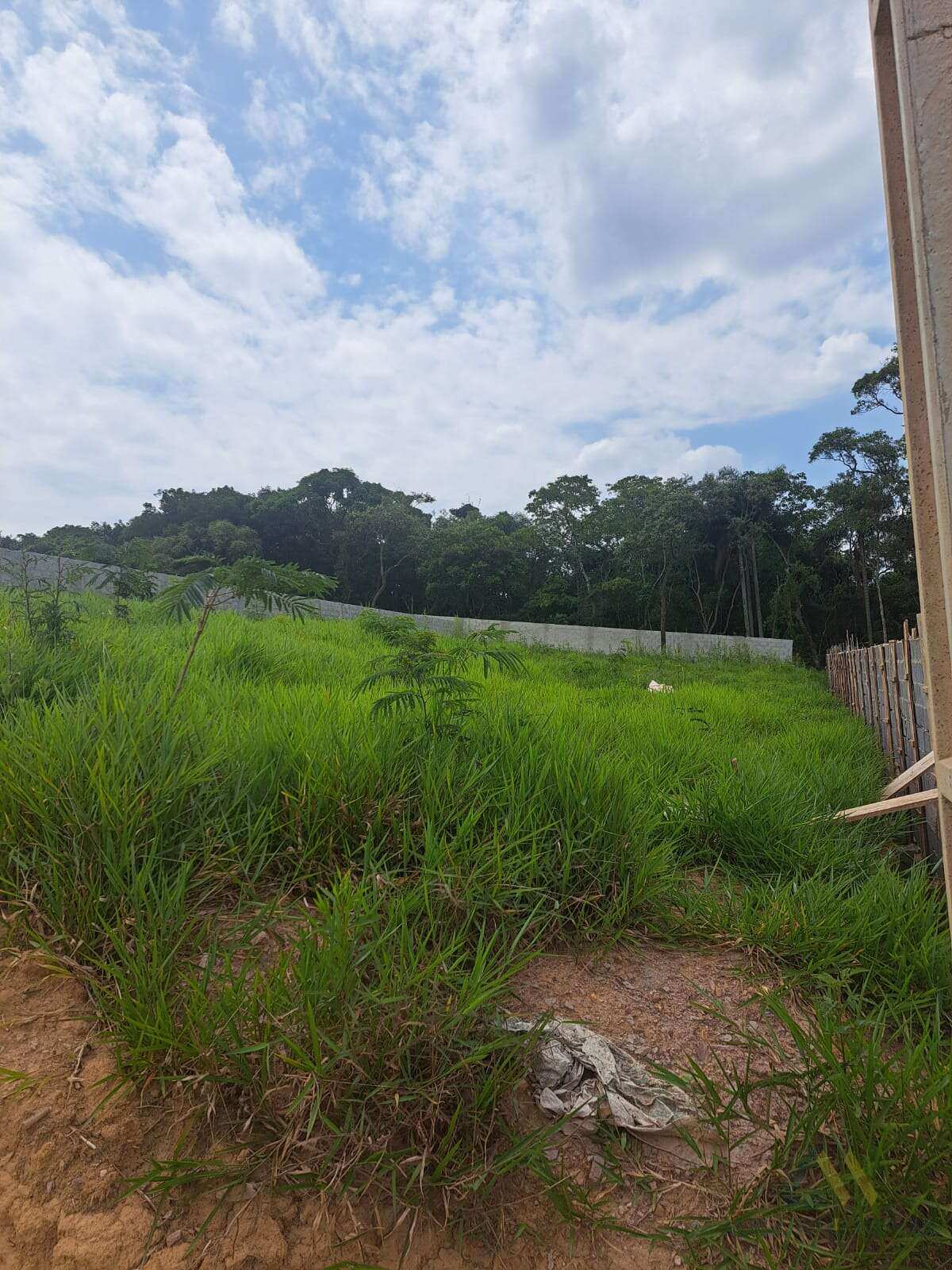  - Terreno 1000 m² com benfeitorias  em Alumínio condominio fechado